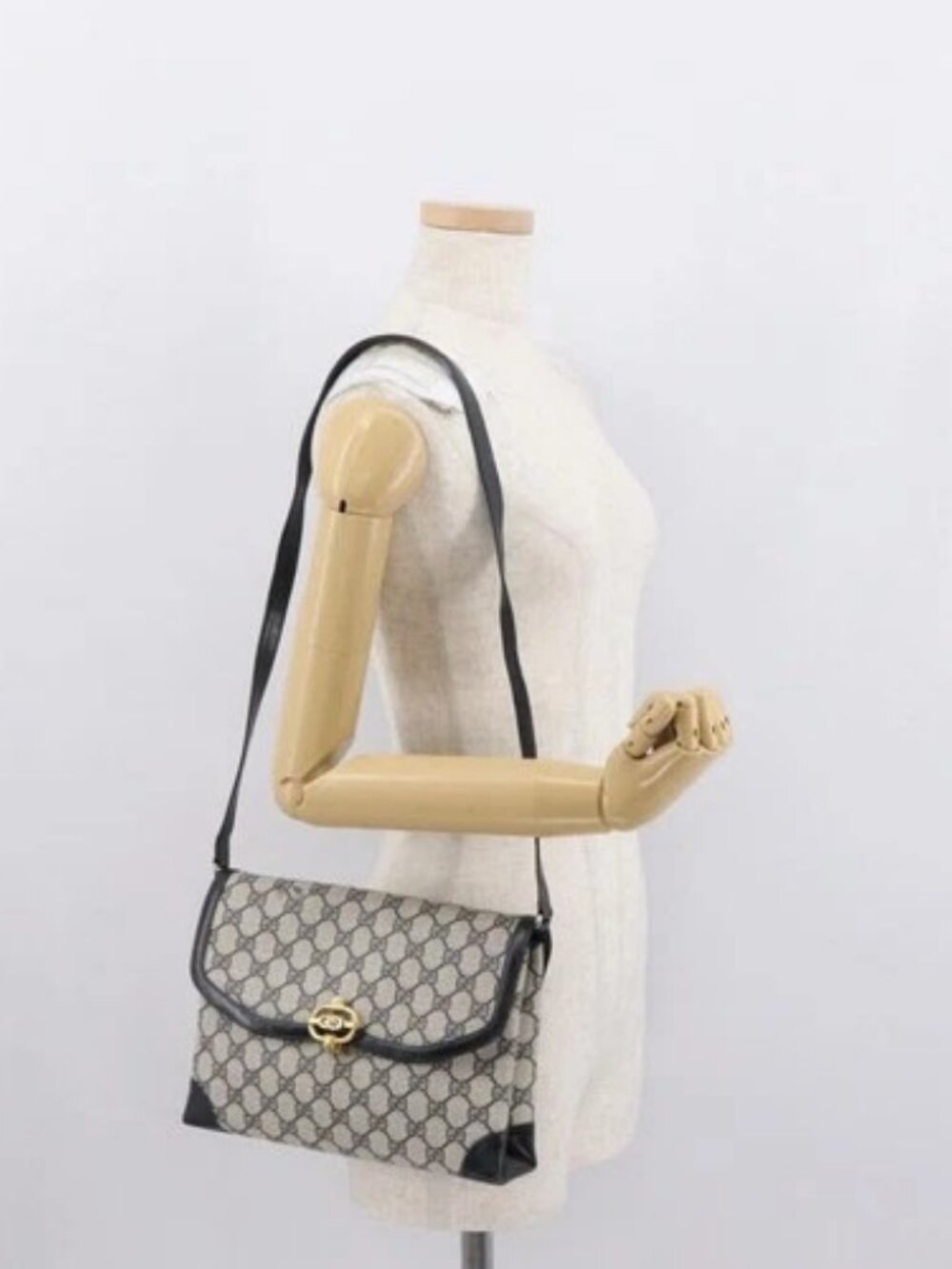 GUCCI GG Supreme Shoulder Bag PVC Navy Gold Auth gh1657 - Picture 14 of 16